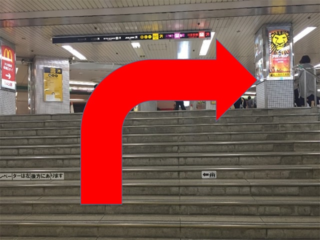 四つ橋線　西梅田駅　階段２